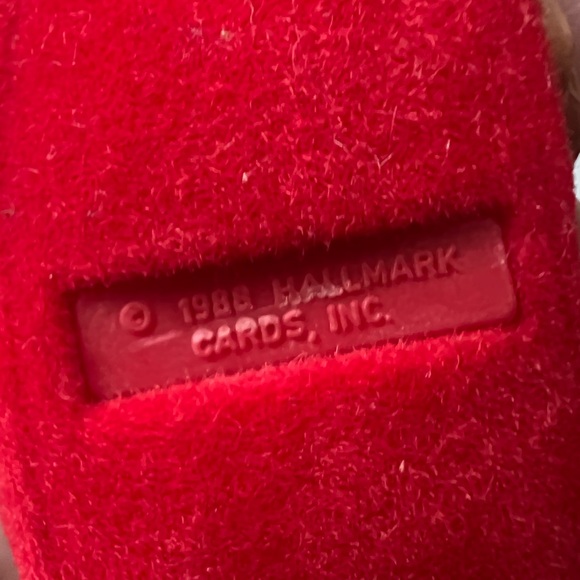 Vintage Sleeping Slipper Spaniel Hallmark Christmas Ornament 1998 - Picture 5 of 9